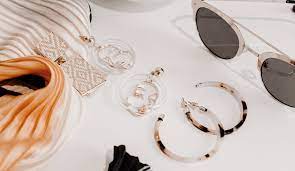 Accessorize Like a Pro: Elevate Your Look with the Right Accessories