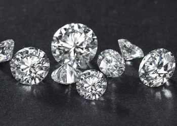 The Brilliance of Choice: Why You Should Consider Purchasing a Loose Diamond for Your Engagement Ring