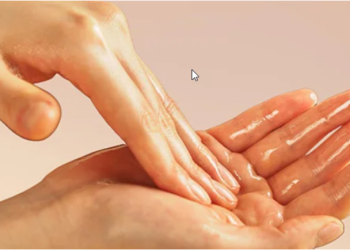 Transform Your Day with a Heated Aroma Oil Massage at Preme Spa