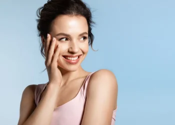 The Ultimate Guide to Anti-Aging Skincare: Keep Your Skin Fresh and Glowing