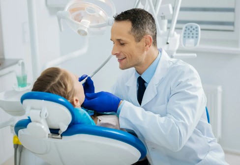 How Family Dentistry Helps Parents Model Healthy Behaviors