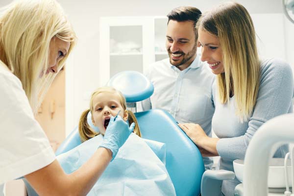 How Family Dentists Help Parents And Teens Navigate Cosmetic Options